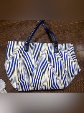 Vera Bradley Blue and White Wavy Stripe Tote with Navy Handles